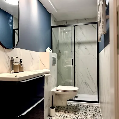 Winter 2-bedroom With View *