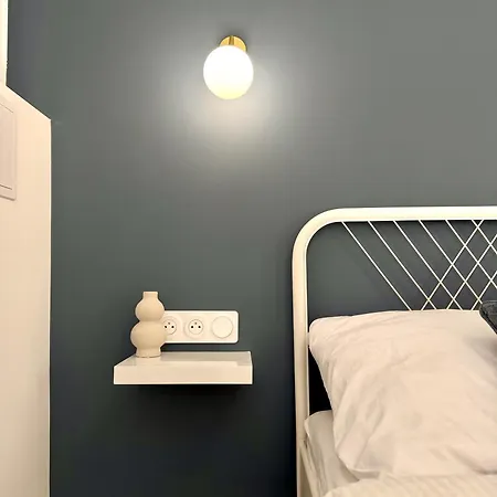 Winter 2-bedroom With View *