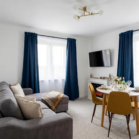 Winter 2-bedroom With View * Warsaw
