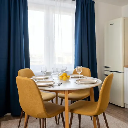 Winter 2-bedroom With View * Warsaw