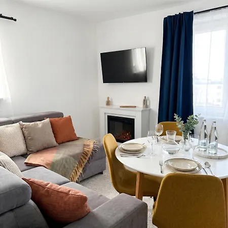 Winter 2-bedroom With View * Warsaw