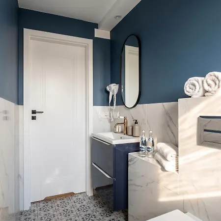 Winter 2-bedroom With View *